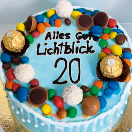 Vorschaubild des Mitgliedermagazins zeigt eine Torte mit der Aufschrift Alles Gute Lichtblick 20